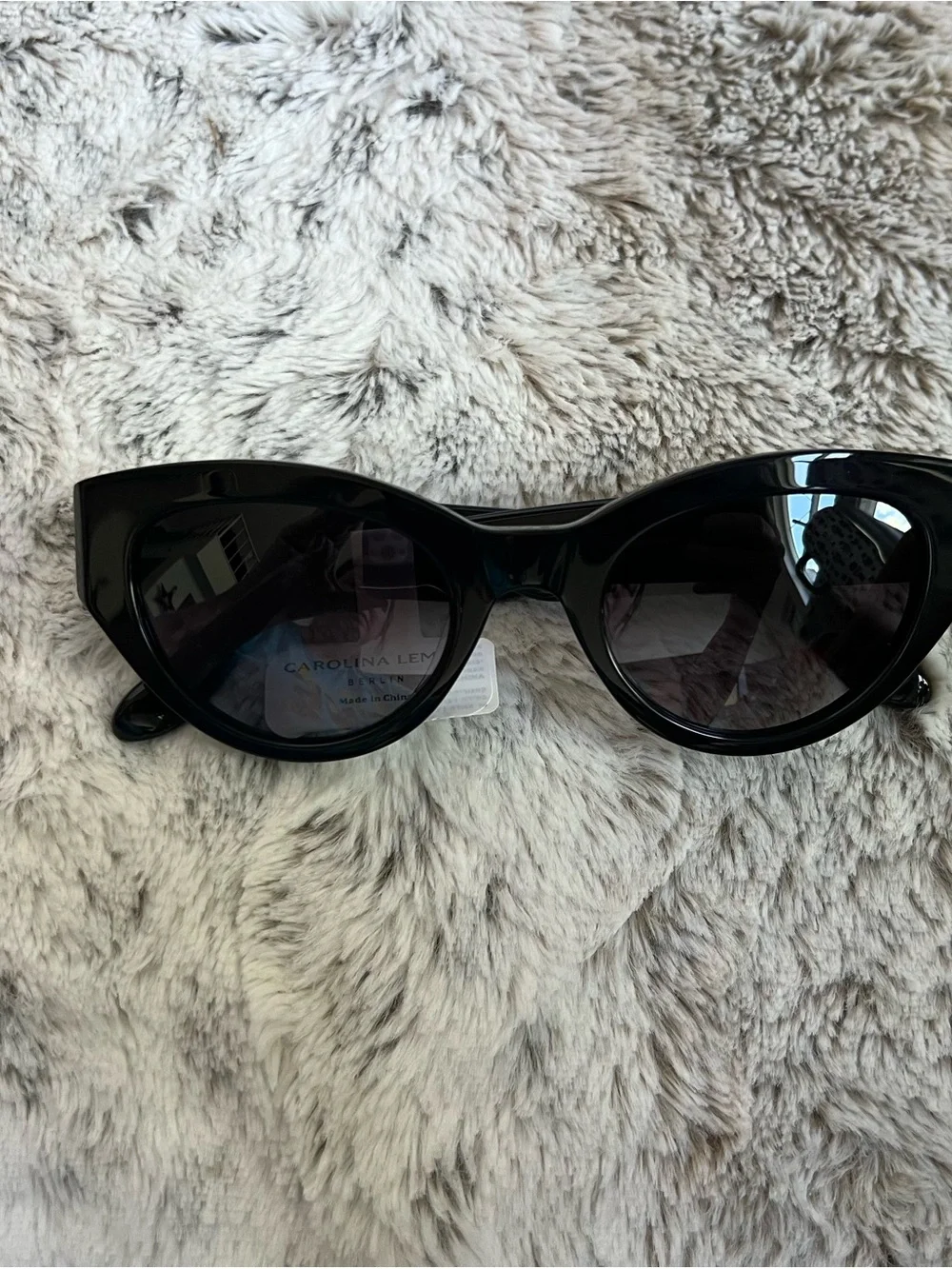 Caroline Lemke chic black